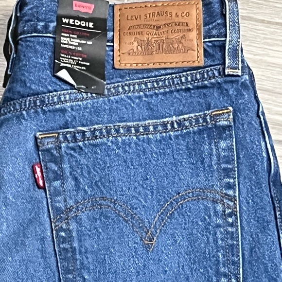 NWT Levis Premium Wedgie Jeans Womens 27 Blue Medium Wash High Rise Tapered $118 - Picture 2 of 10